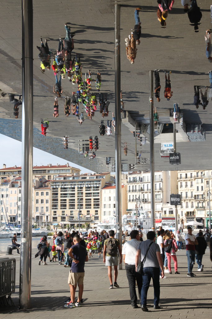 Spiegelungen Marseille - Foto B. Torchala